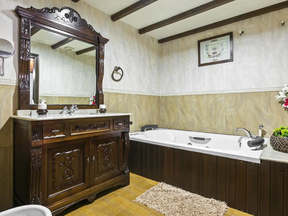 Vintage Holiday Home In Ronda With Jacuzzi